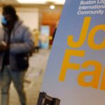 US Weekly Jobless Claims Fall More Than Expected Amid Labor Market Stability