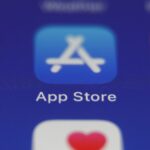 SEC Sides With Christian Groups Over Apple on Access to Apps